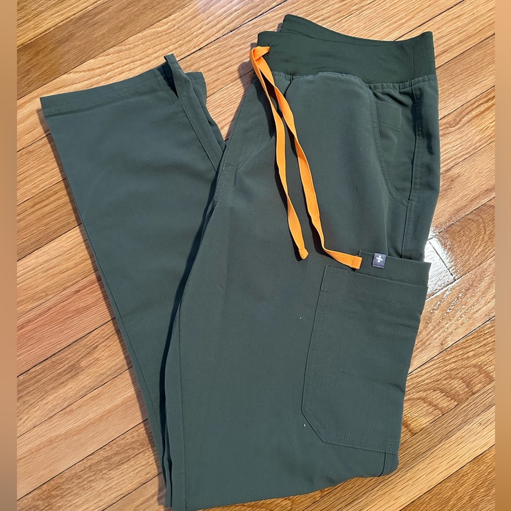 Yola skinny scrub pants